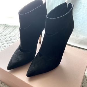 Gianvito Rossi Slit Velvet Suede Ankle boots, size 36